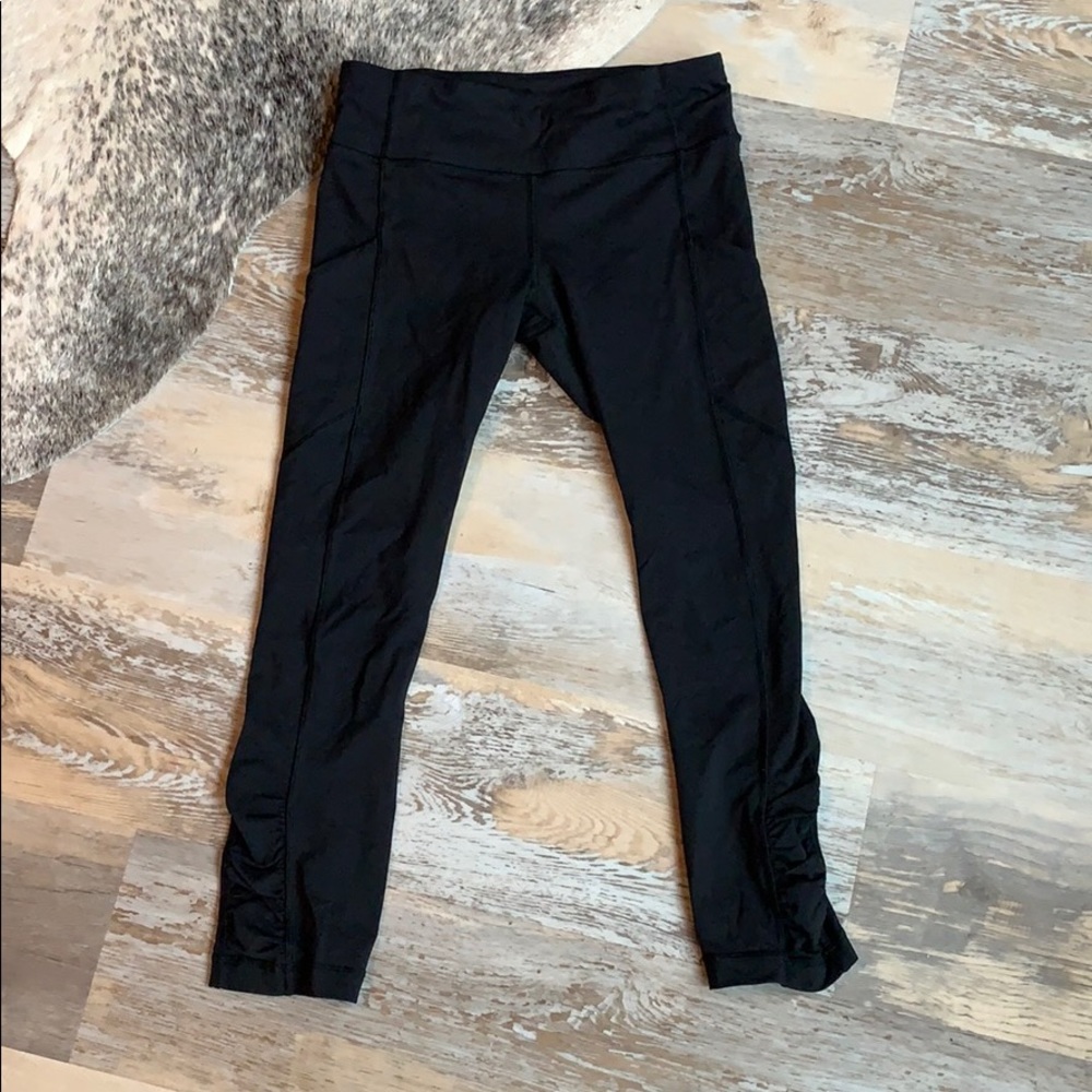 Lululemon 3/4 workout bottoms
